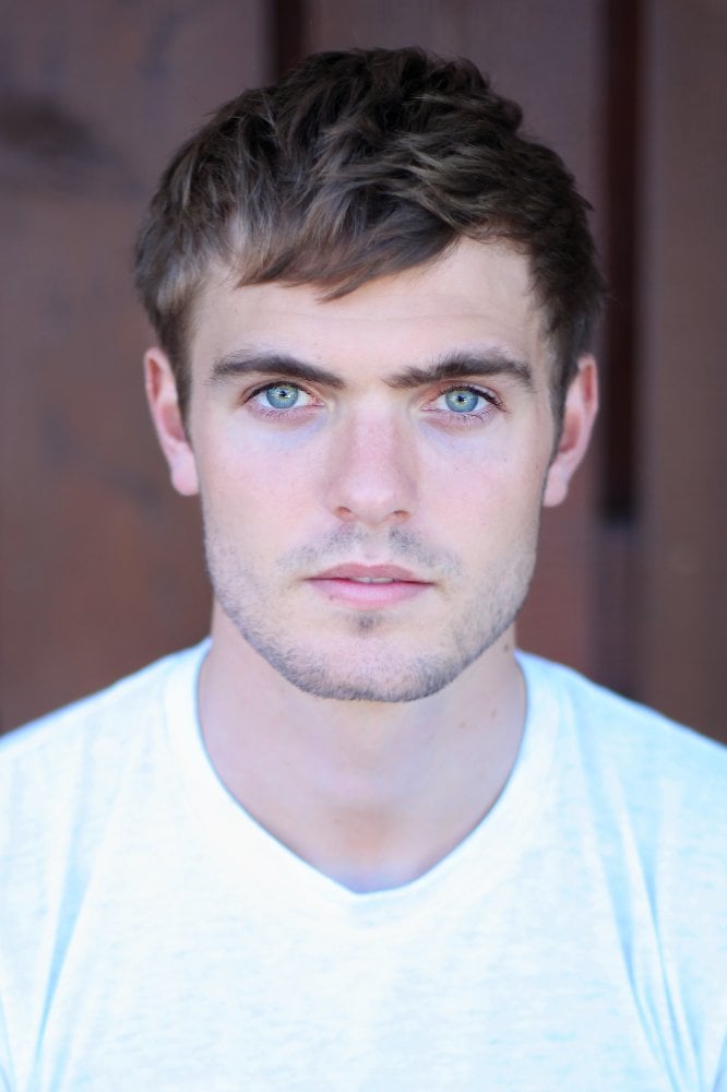 Alex Roe