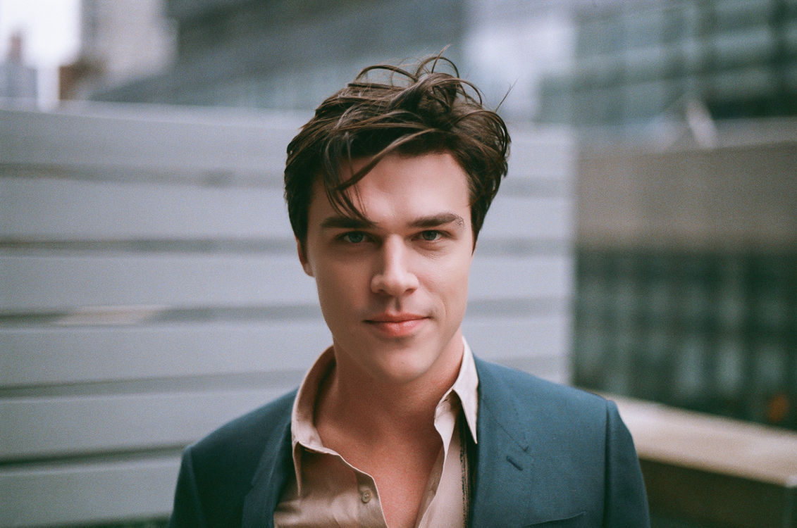 Finn Wittrock se registra al Hotel en American Horror Story