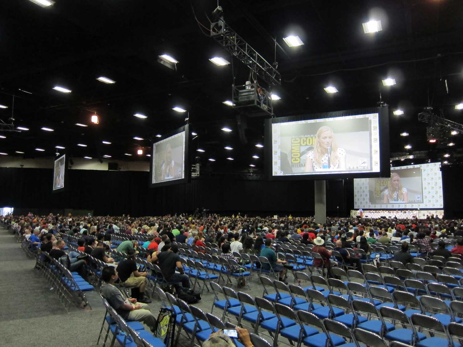 La guía para no morir en la fila del salón H en Comic-Con 2015