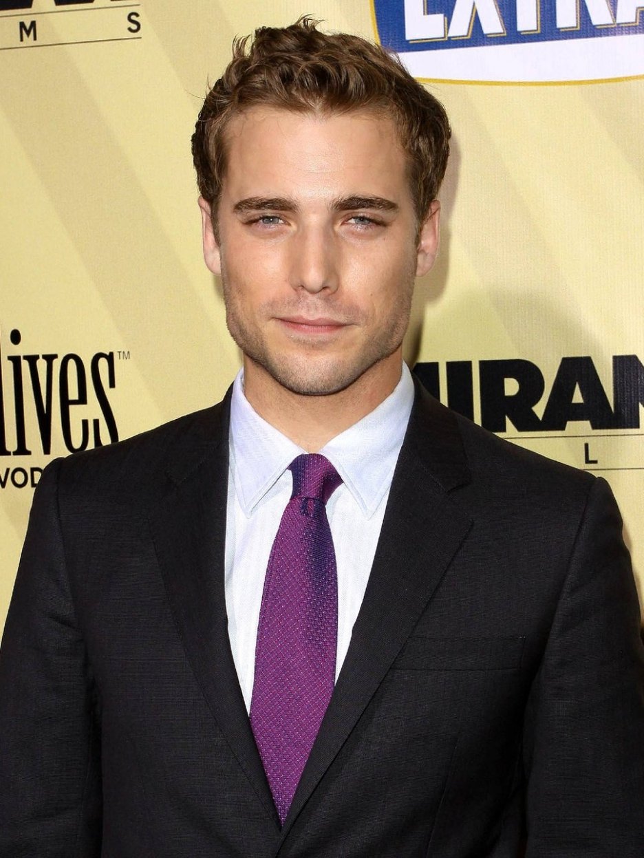 Dustin Milligan