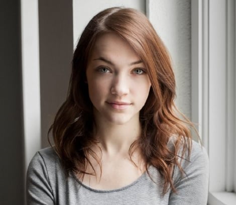 Violett Beane