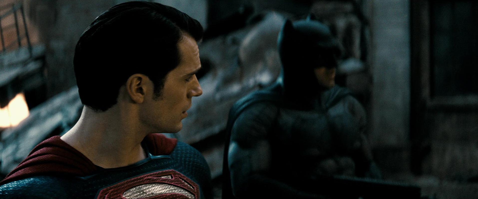 Batman vs Superman estrena póster