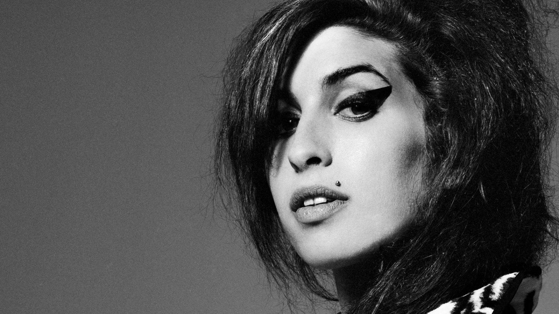 “Odio la película”: padre de Amy Winehouse