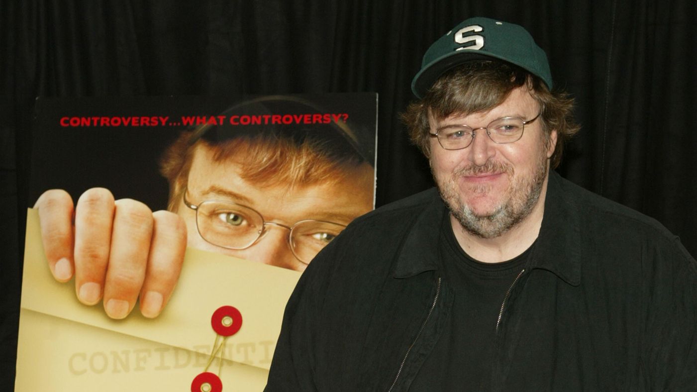 Hospitalizan a Michael Moore