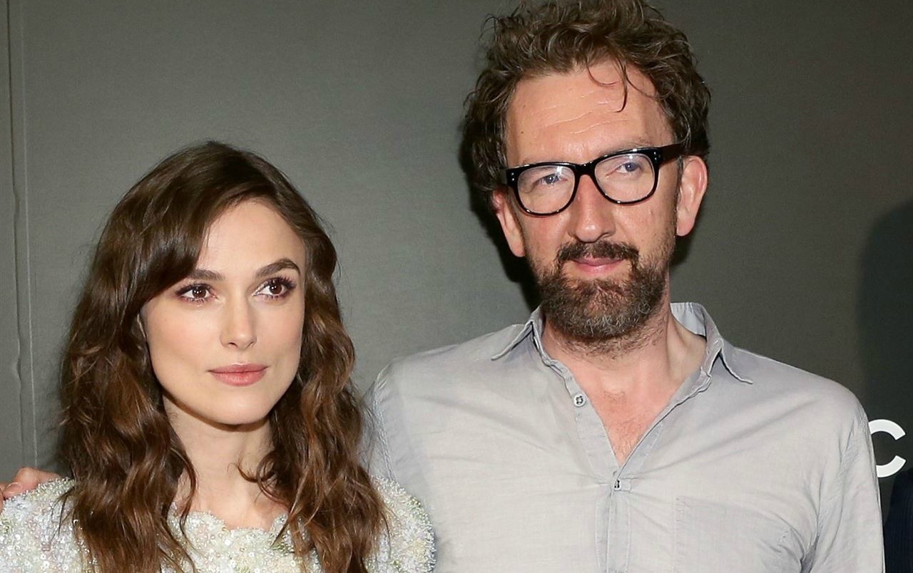 John Carney se disculpa con Keira Knightley