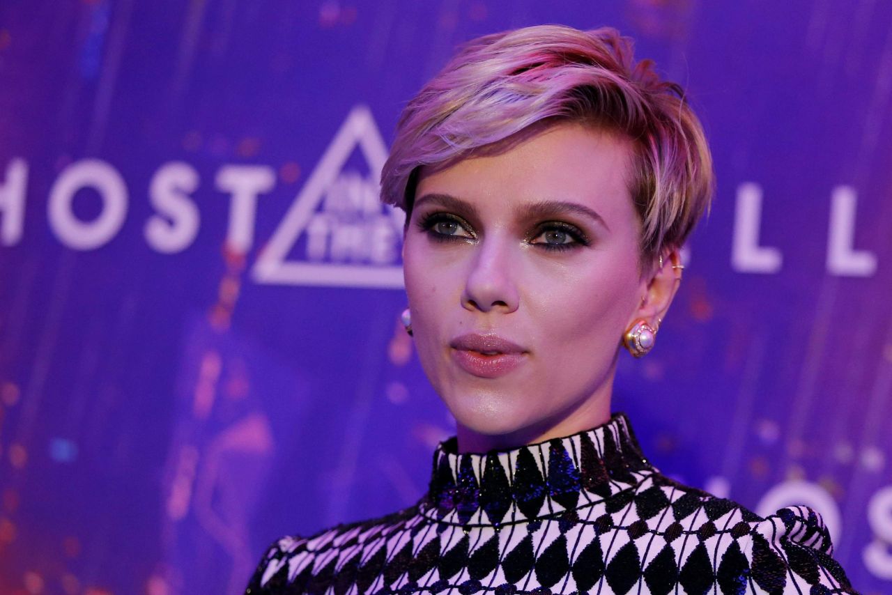 Scarlett Johansson es acusada de mentirosa por la Red de Medios Asia-América