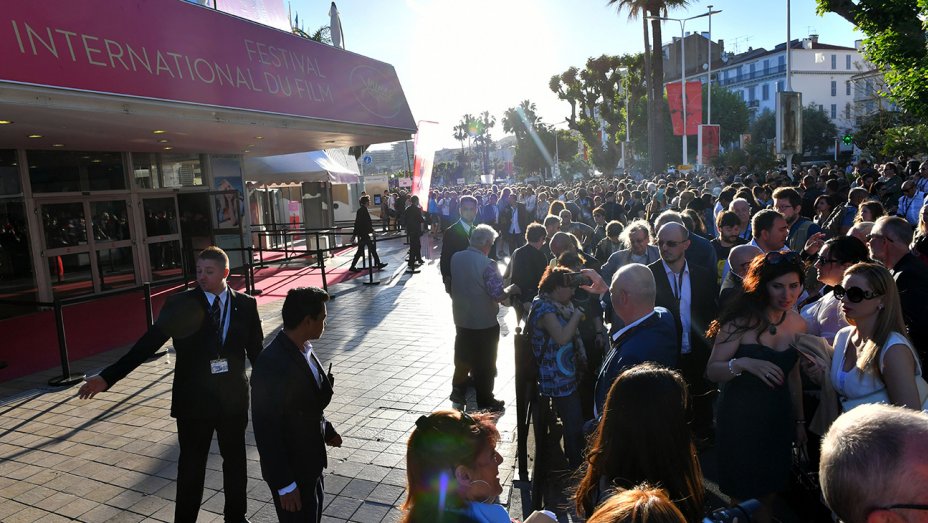 Evacúan cine en Cannes por amenaza de bomba