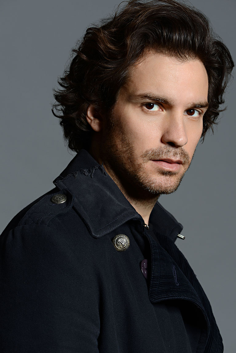 Santiago Cabrera