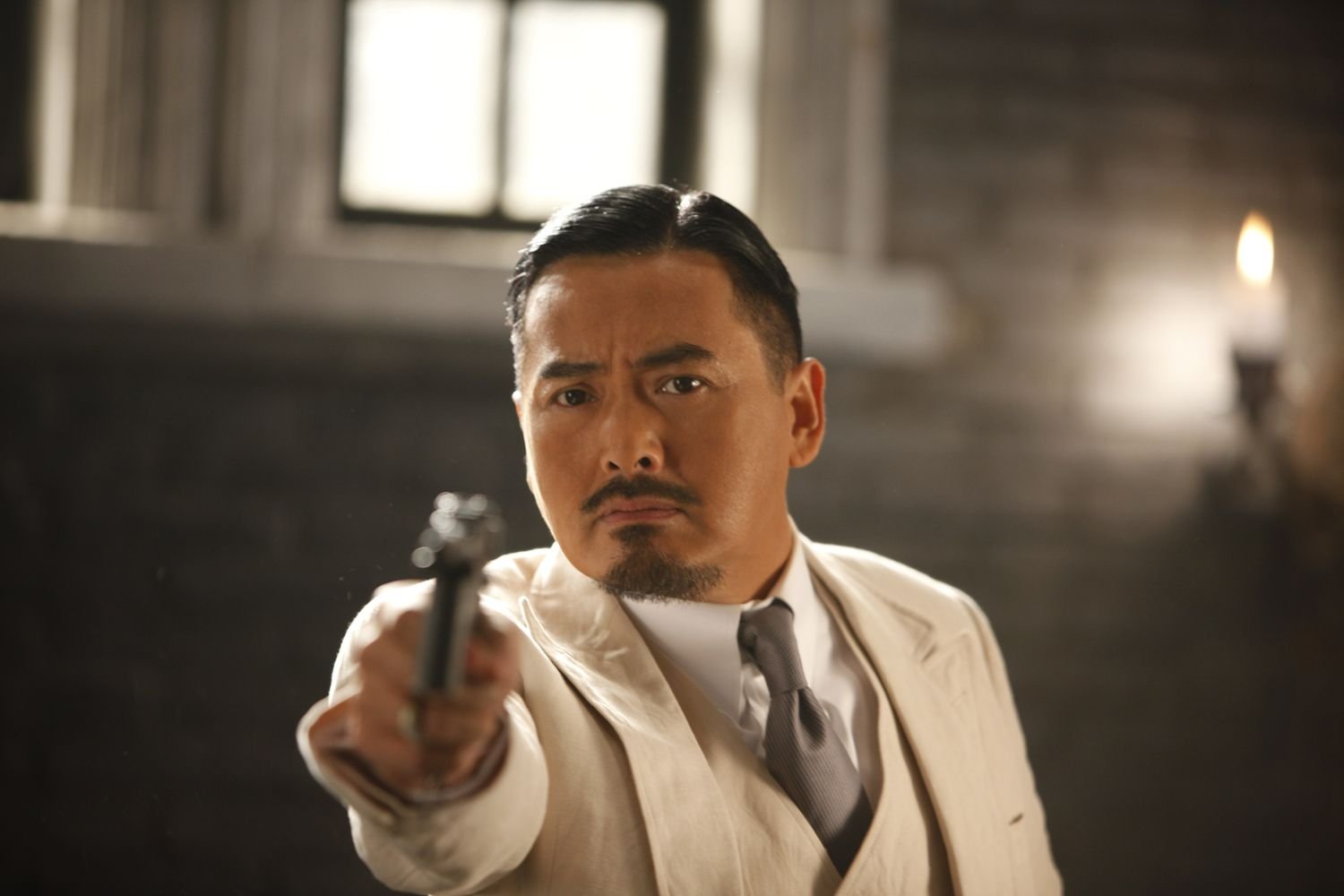 Chow Yun-fat ayuda a limpiar Hong Kong luego del paso del tifón Hato