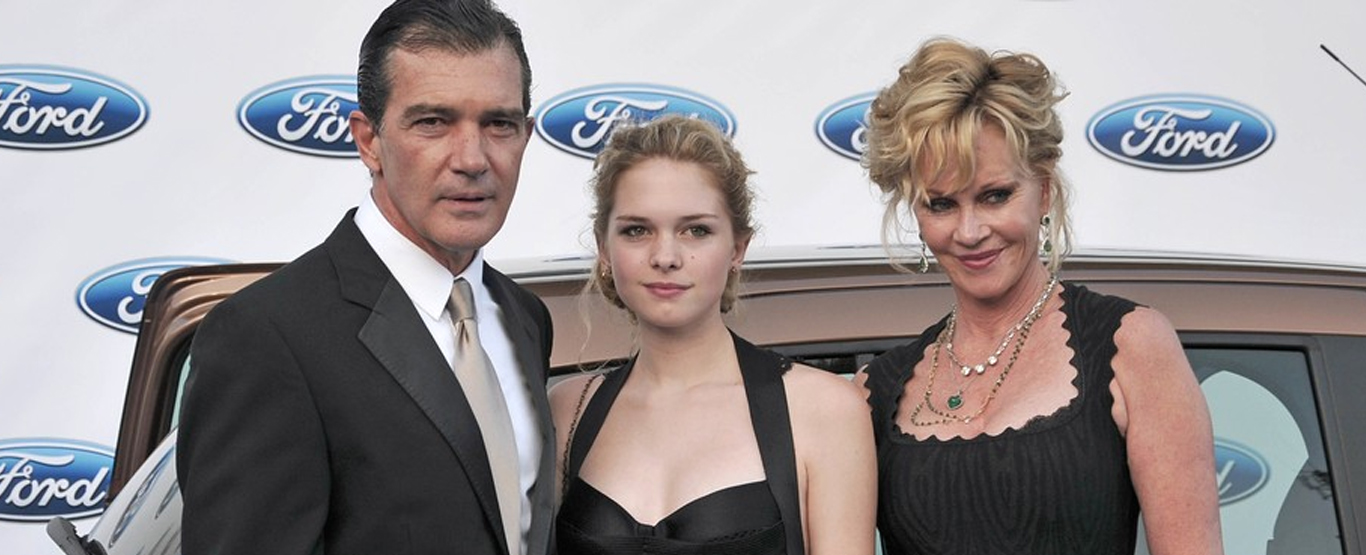 Conoce a la hermosa y sensual hija de Antonio Banderas y Melanie Griffith