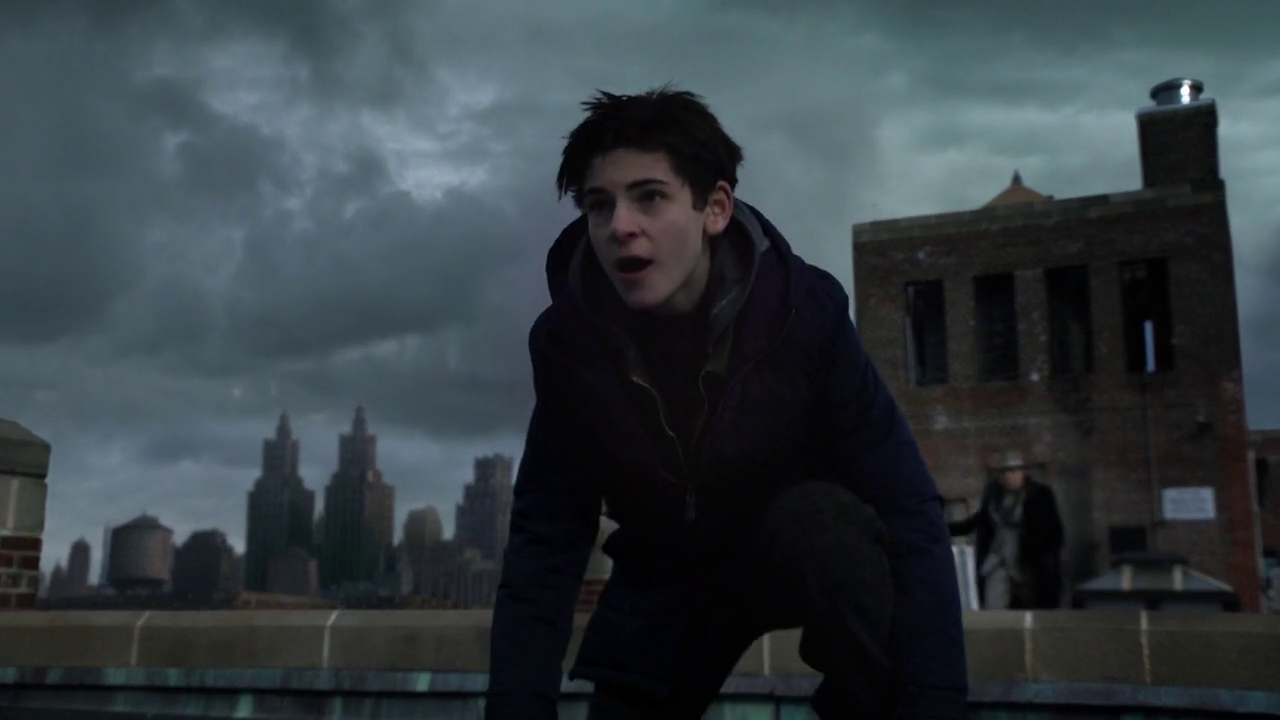 Gotham: un nuevo adelanto presenta el Batitraje del joven Bruce Wayne