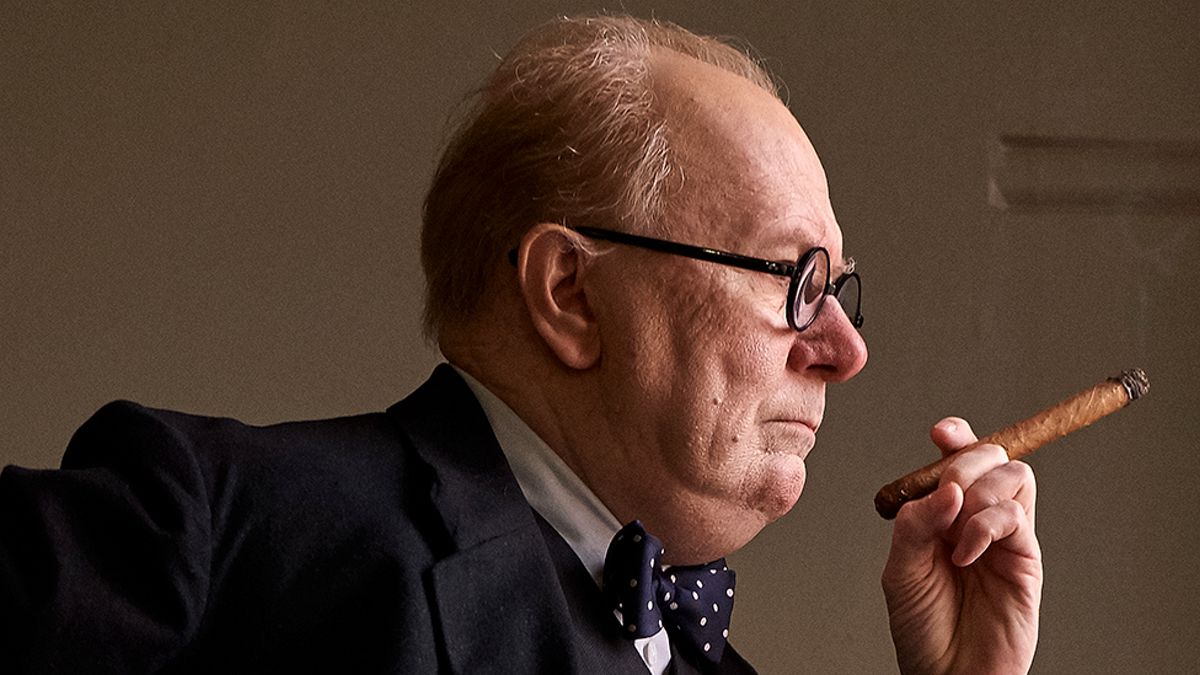 Gary Oldman se convierte en Winston Churchill en el nuevo tráiler de Las Horas Más Oscuras