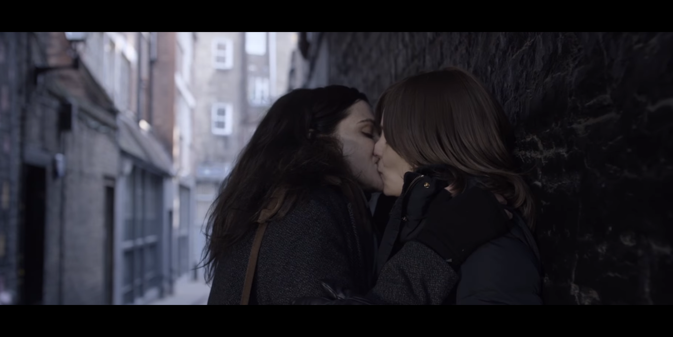 Rachel McAdams y Rachel Weisz se desean apasionadamente en el nuevo tráiler de Disobedience