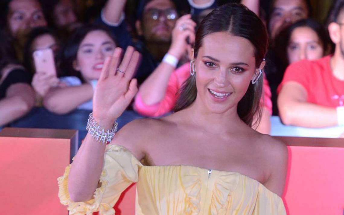 Alicia Vikander comparte grandes momentos con sus fans en México