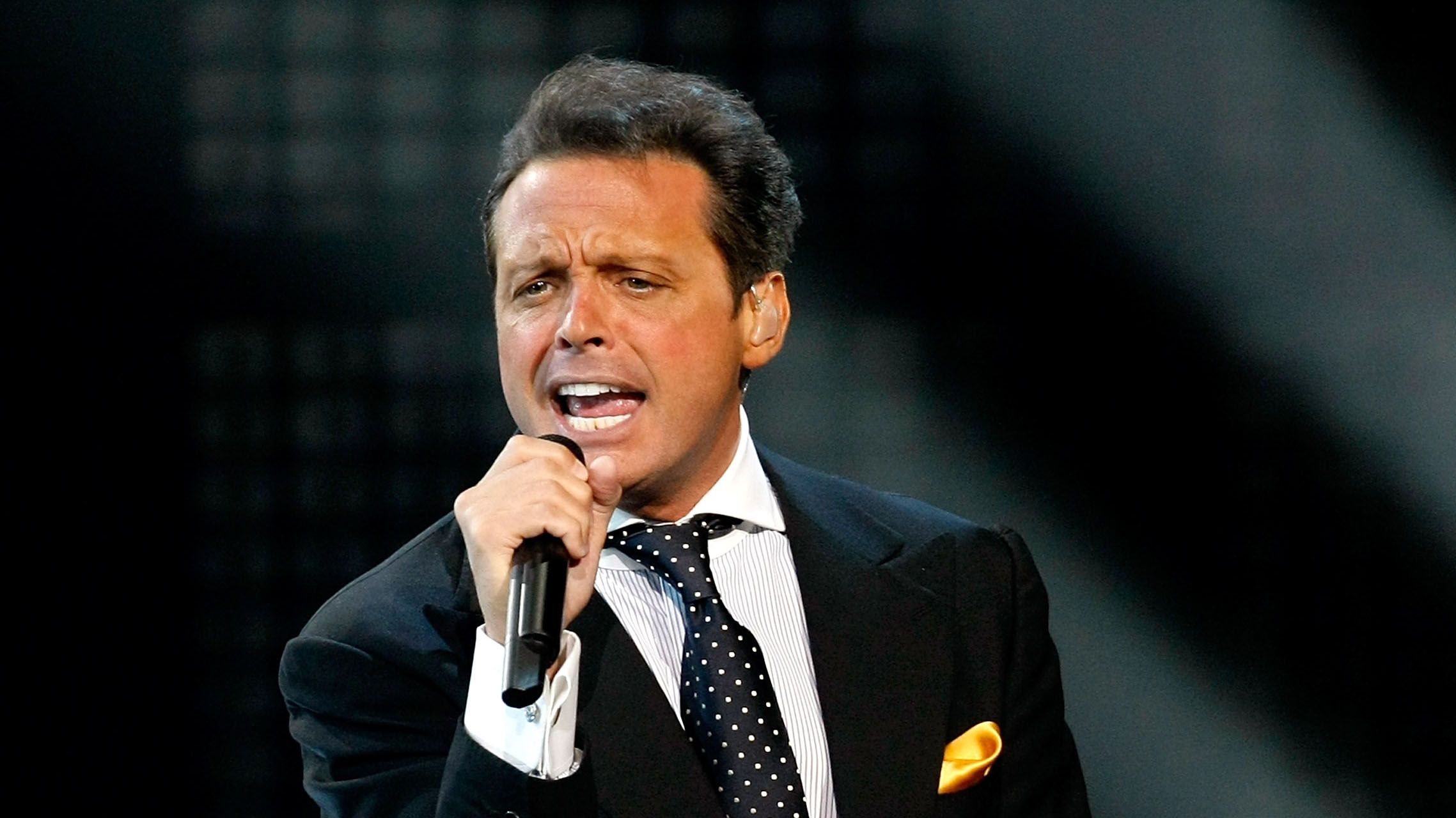 Luis Miguel en números: Esto le pagó Netflix al cantante