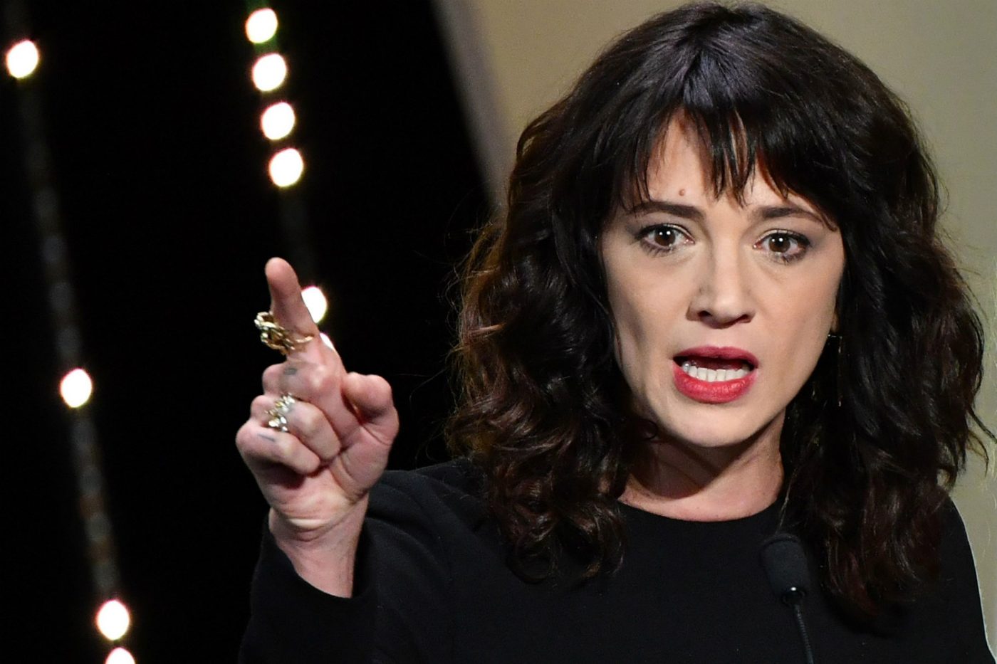 Asia Argento es despedida de X Factor Italia tras acusaciones de abuso sexual