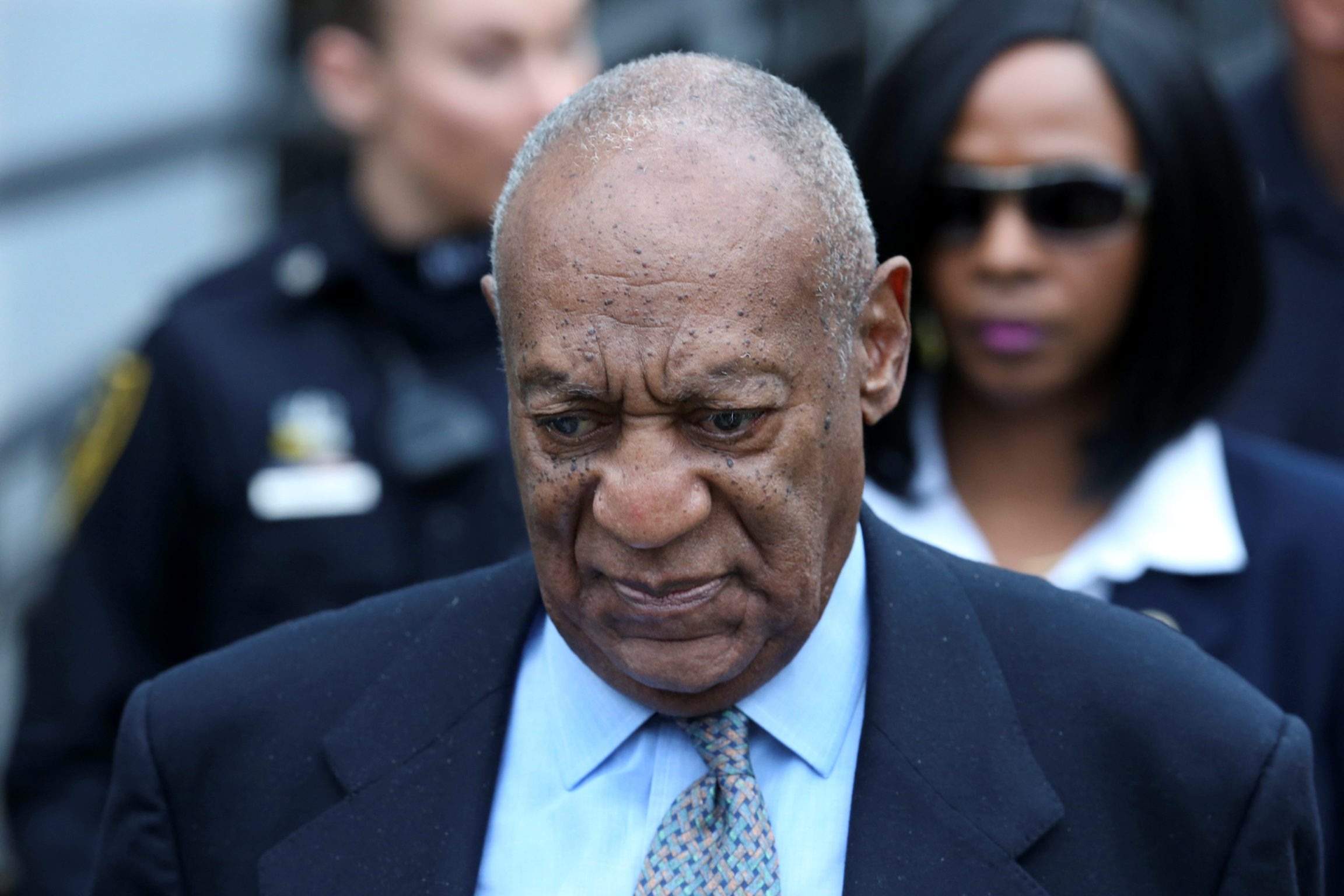 Bill Cosby es sentenciado a prisión por abuso sexual