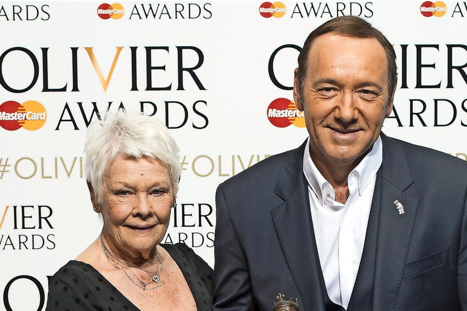 Judi Dench defiende a Kevin Spacey, no cree que deba ser cortado de las películas