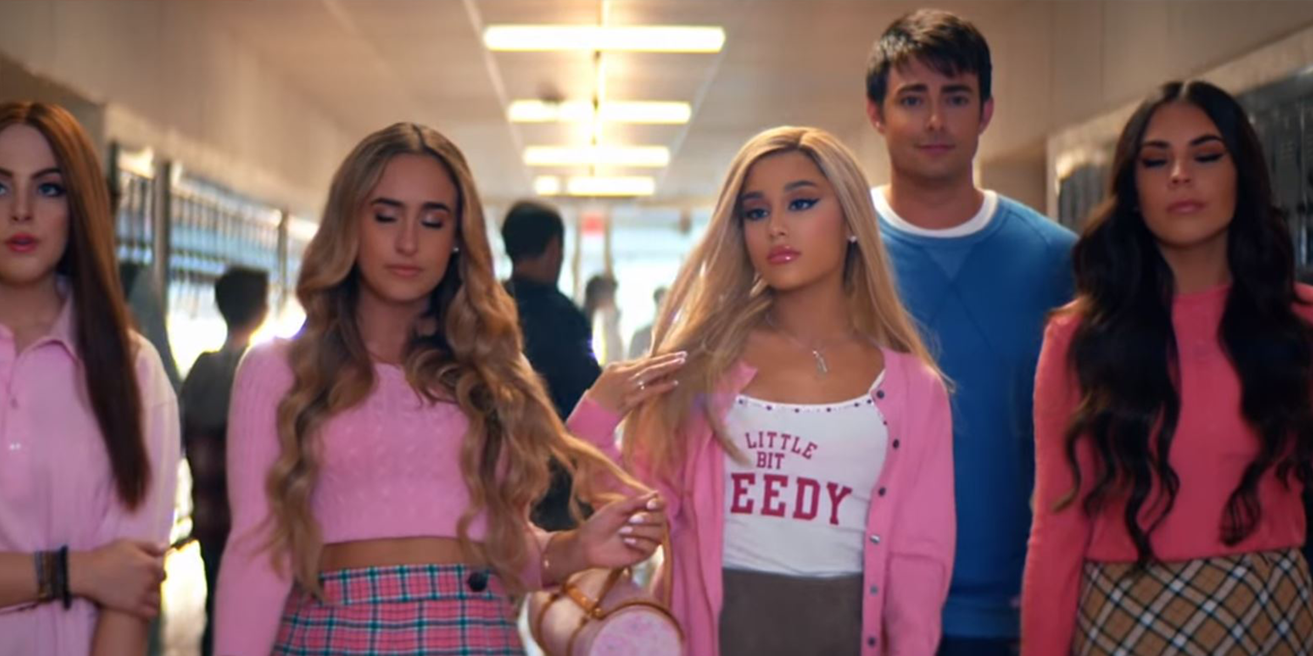 Ariana Grande recrea Chicas Pesadas y Legalmente Rubia en “thank u, next”, su nuevo video musical