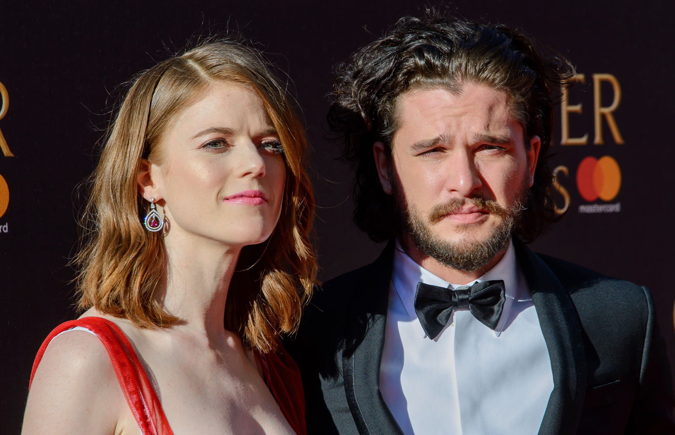 Modelo rusa acusa a Kit Harington de engañar a Rose Leslie y revela fotos íntimas del actor