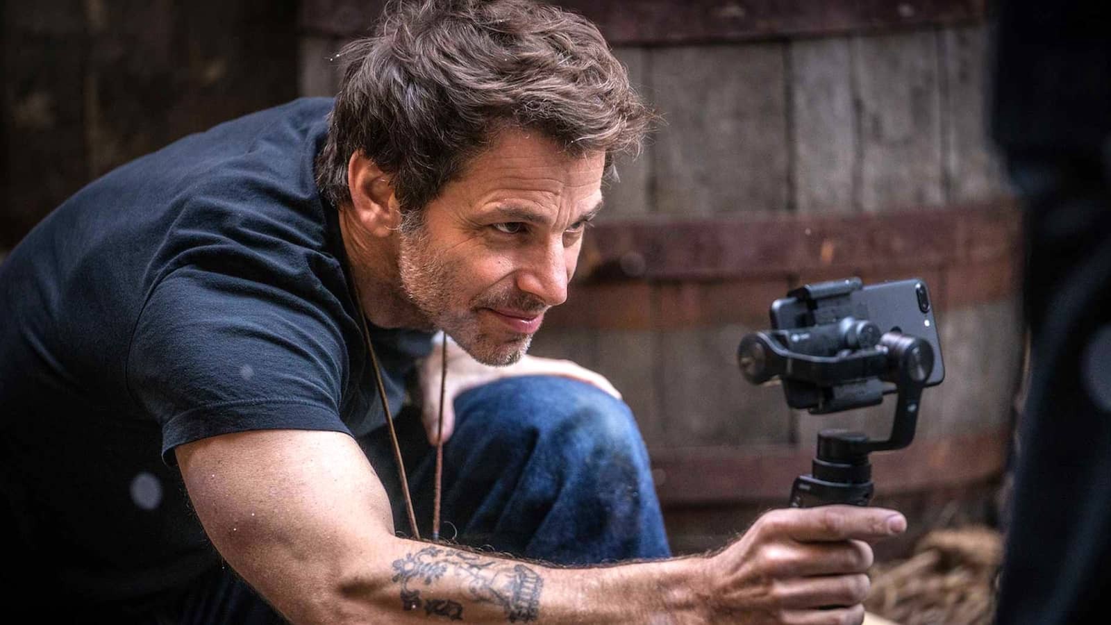 Zack Snyder sale de su retiro: hará película de zombies para Netflix