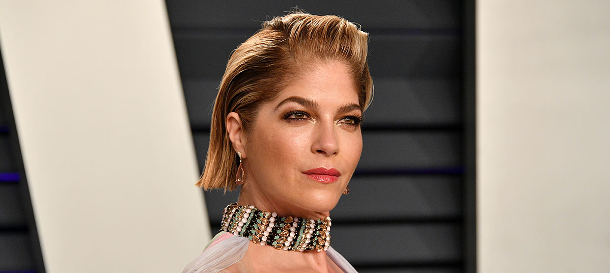 Selma Blair apareció en los Óscar 2019 a pesar de su enfermedad y se conmovió hasta las lágrimas