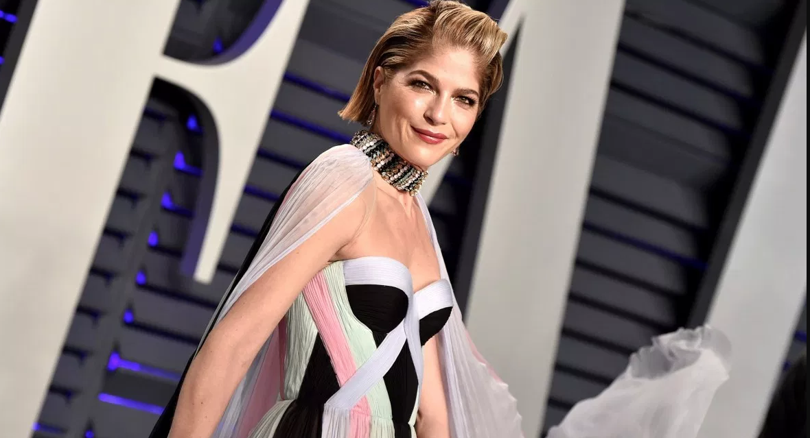 Cover Selma Blair rompe en llanto en su primera aparición en público tras detectarle EM