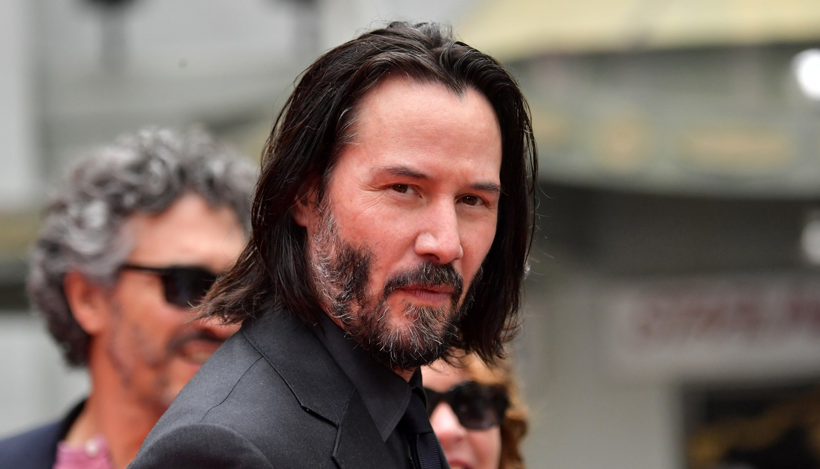 Fans de Keanu Reeves comparten enternecedoras historias sobre sus encuentros con el actor