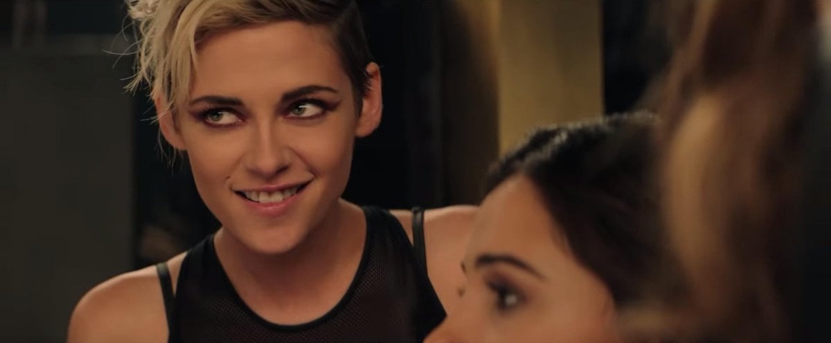 Kristen Stewart tiene suspirando al Internet por su sonrisa en el tráiler de Los Ángeles de Charlie