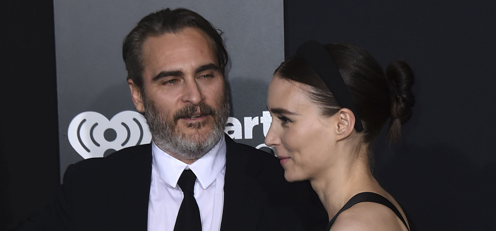 Joaquin Phoenix y Rooney Mara, la historia de amor de dos introvertidos