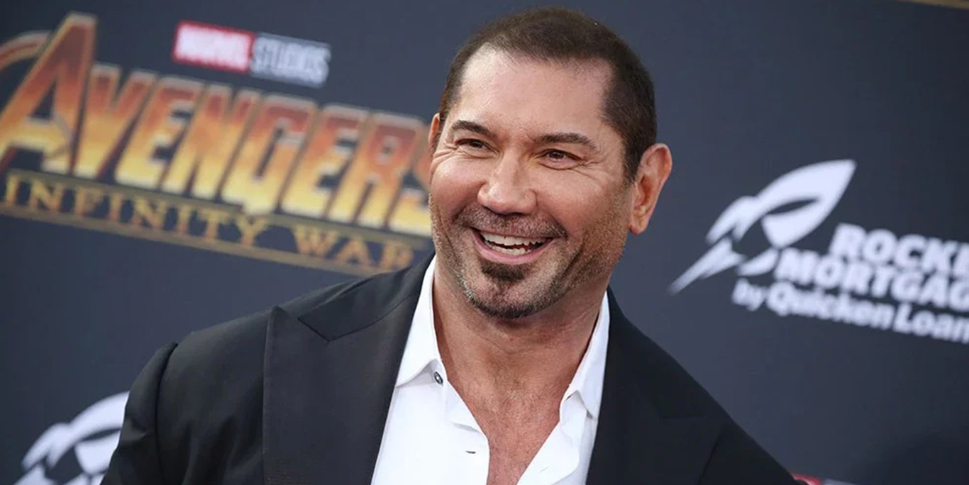 Dave Bautista rescata a dos perros abandonados y promueve la adopción animal