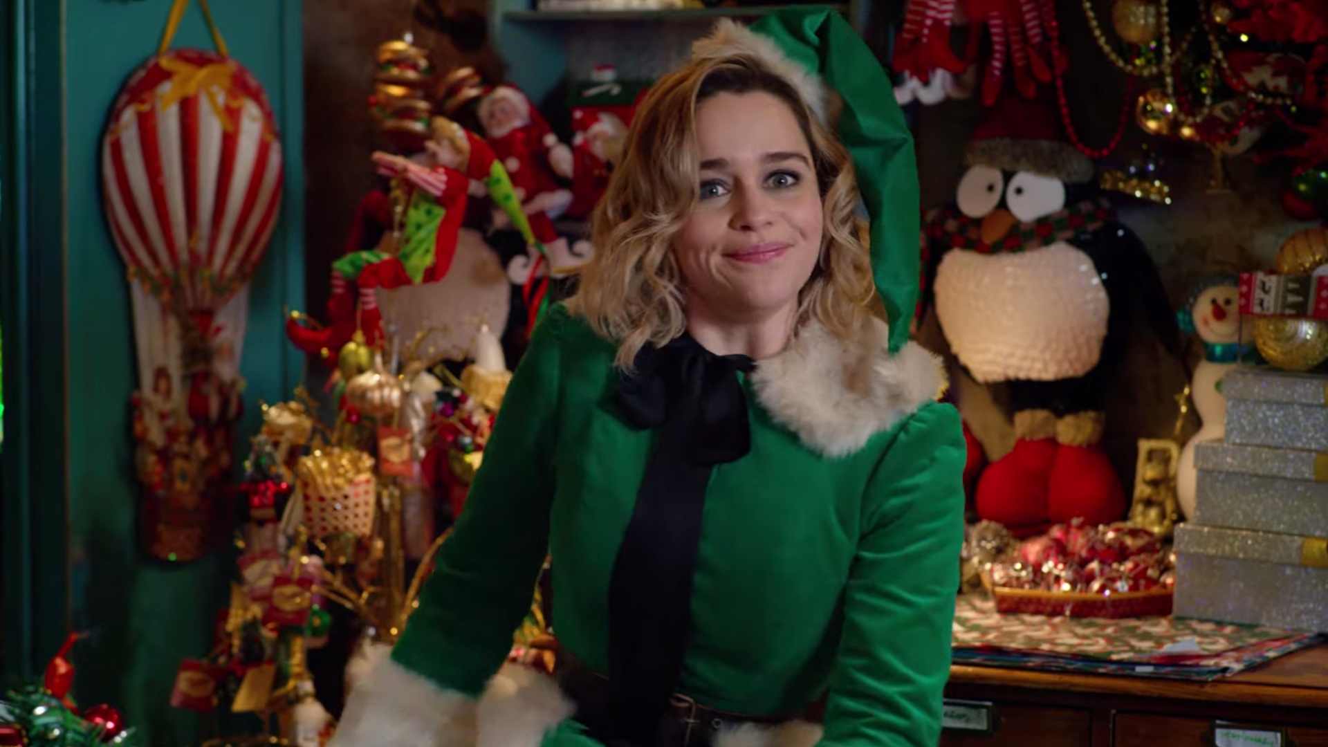 Emilia Clarke se molesta con los que intentan arruinar el giro en la trama de Last Christmas