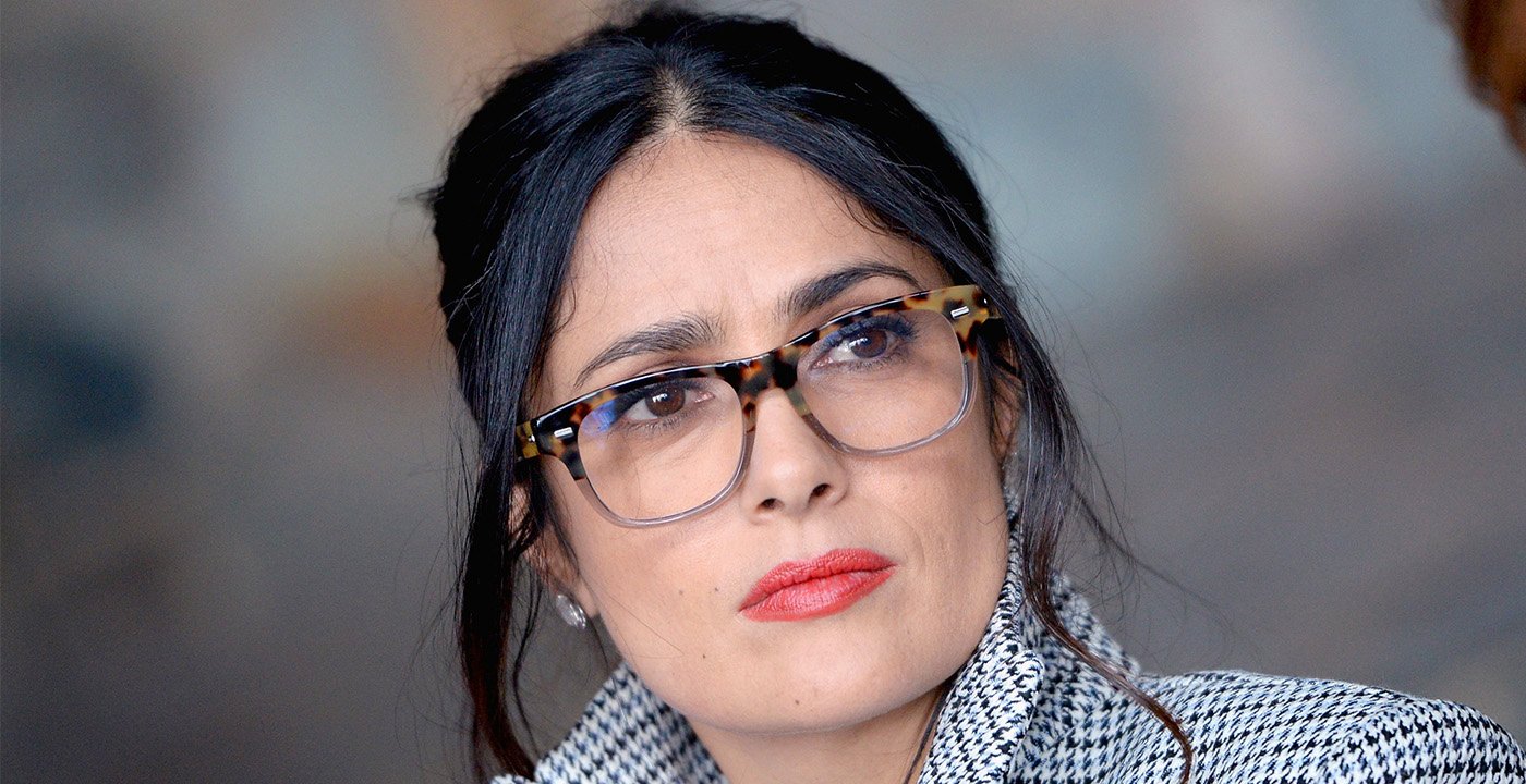 Salma Hayek se disculpa por recomendar un polémico libro sin haberlo leído