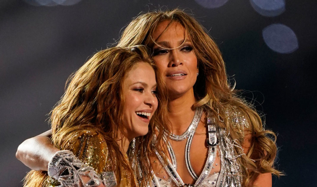 Padres escandalizados señalan como “vulgar” al show de JLo y Shakira en el Super Bowl LIV