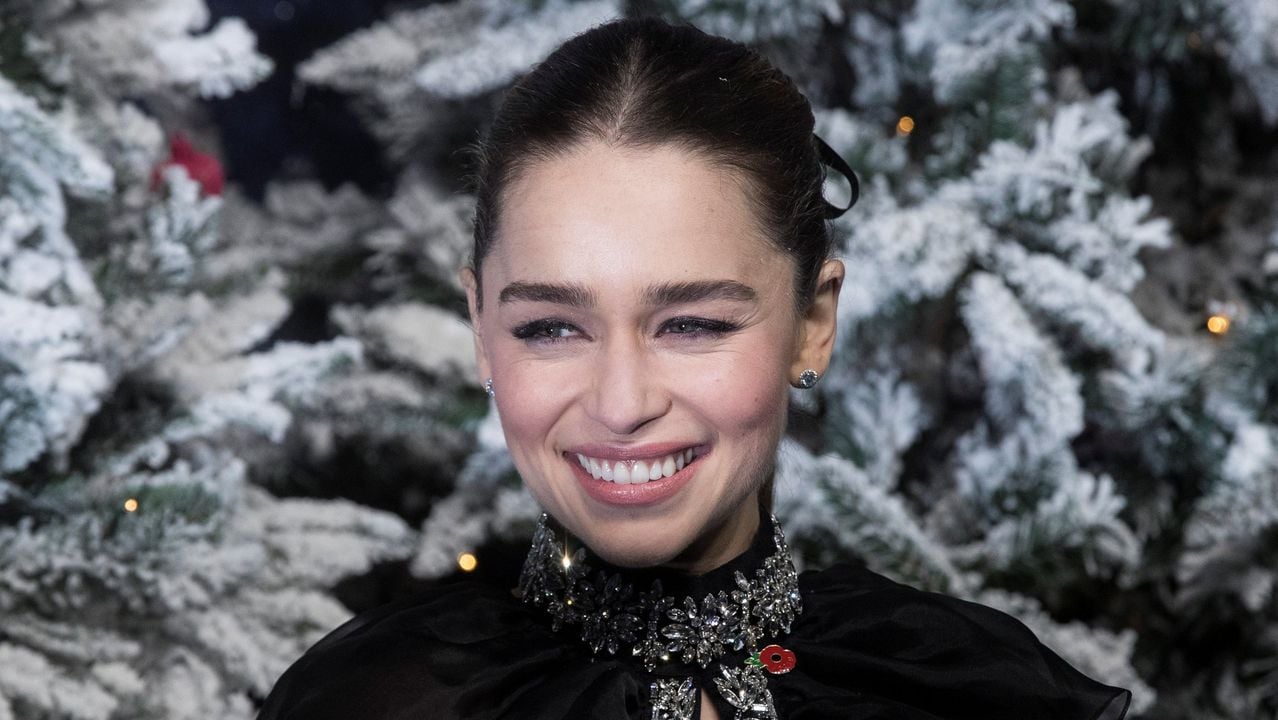 Emilia Clarke ofrece cena para recaudar dinero con el fin de ayudar durante la pandemia del nuevo coronavirus