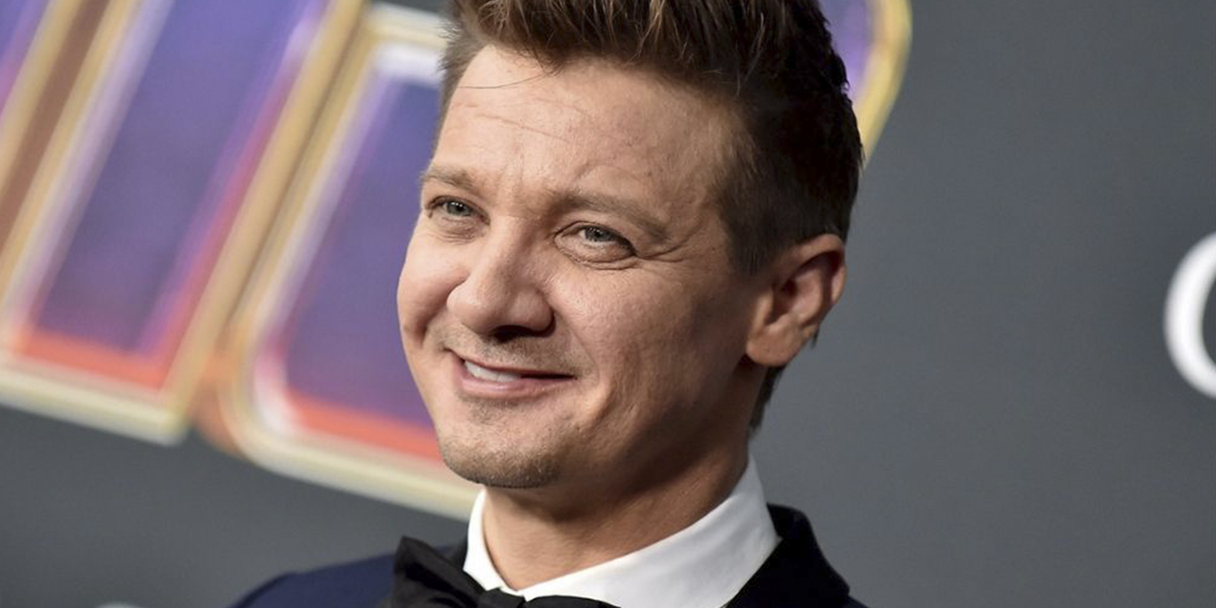 Jeremy Renner sorprende con el lanzamiento de su primer álbum musical