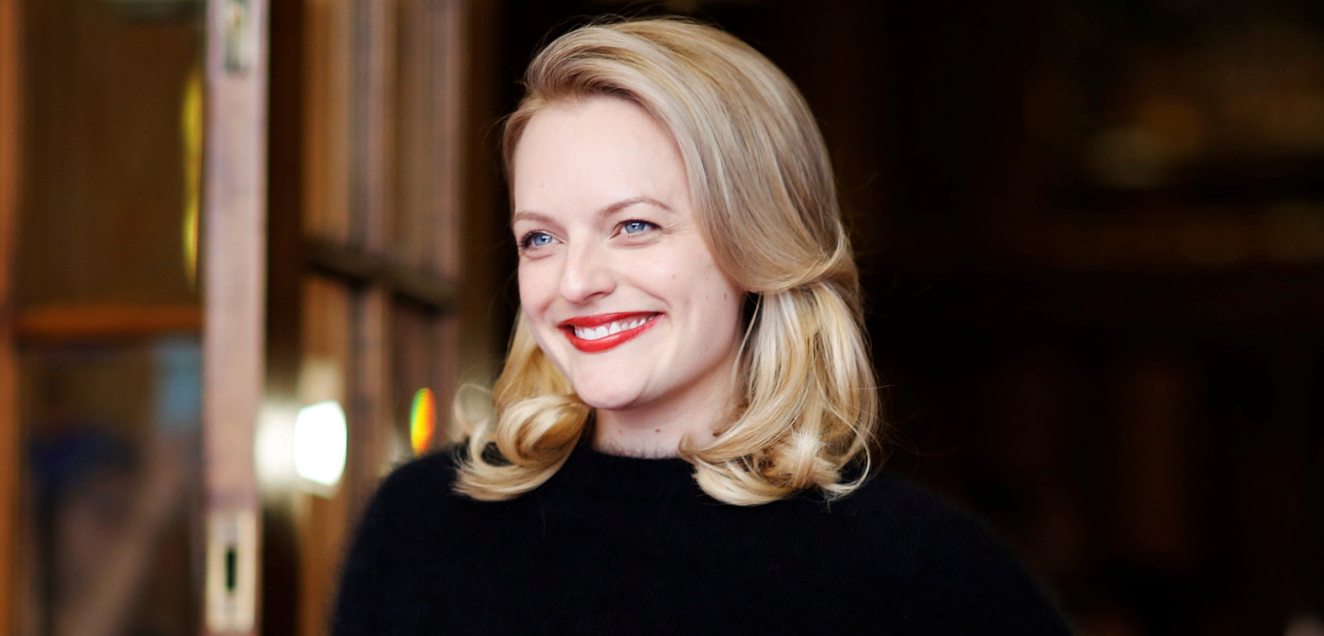 Reclaman a Elisabeth Moss por defender a víctimas de acoso pero ser ciencióloga