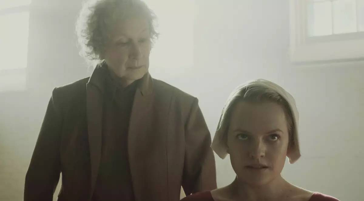 Autora de The Handmaid’s Tale defiende a las personas trans con argumentos científicos