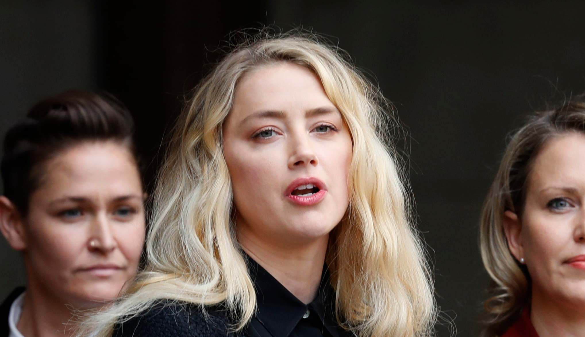 Al borde del llanto, Amber Heard asegura que el juicio con Johnny Depp ha sido extremadamente doloroso