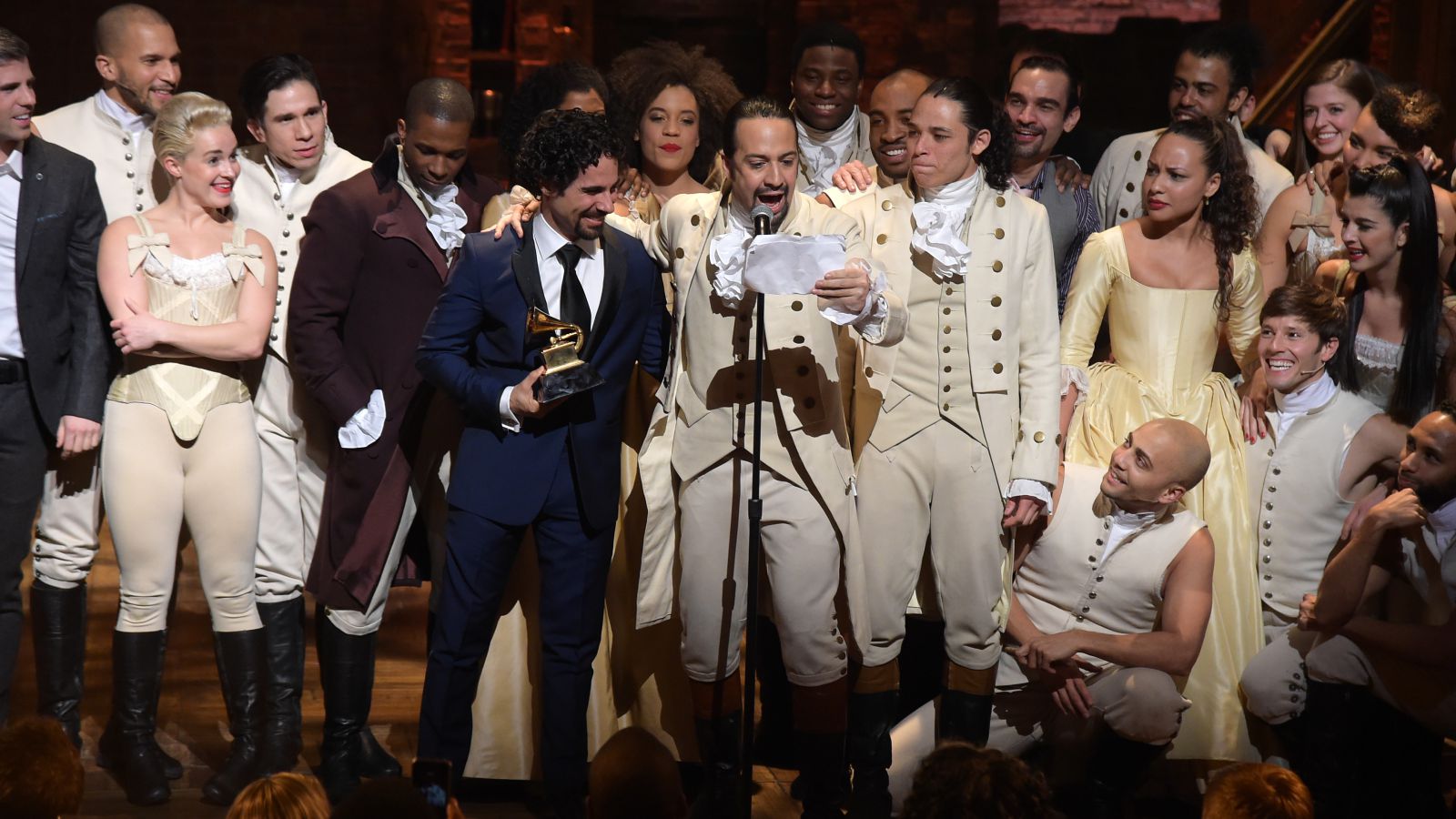 Hamilton es elogiada por presentar un reparto modelo con “conciencia de color”