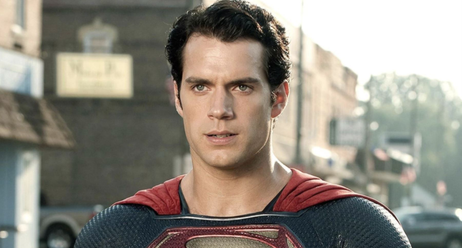 Henry Cavill niega que haya firmado un nuevo contrato para ser Superman