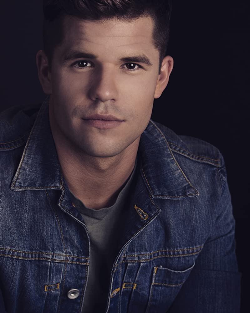 Charlie Carver