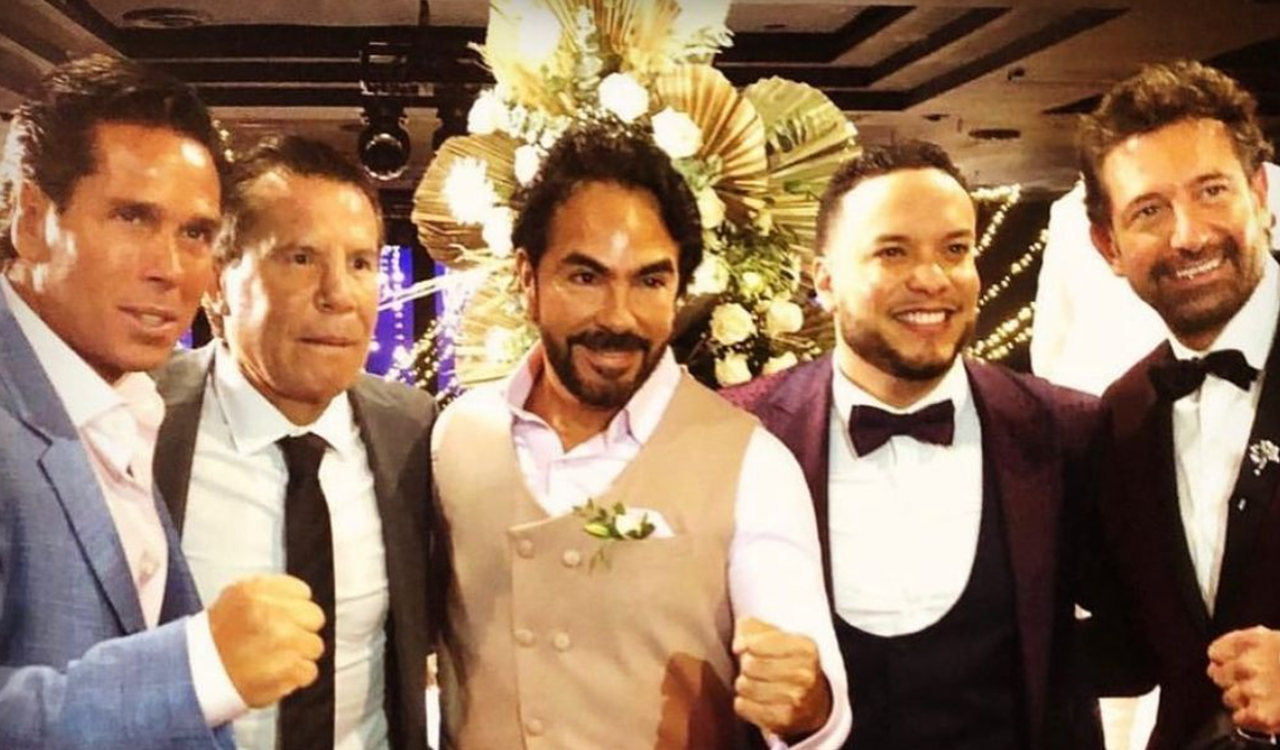 Famosos mexicanos celebran boda masiva en Cancún sin cubrebocas