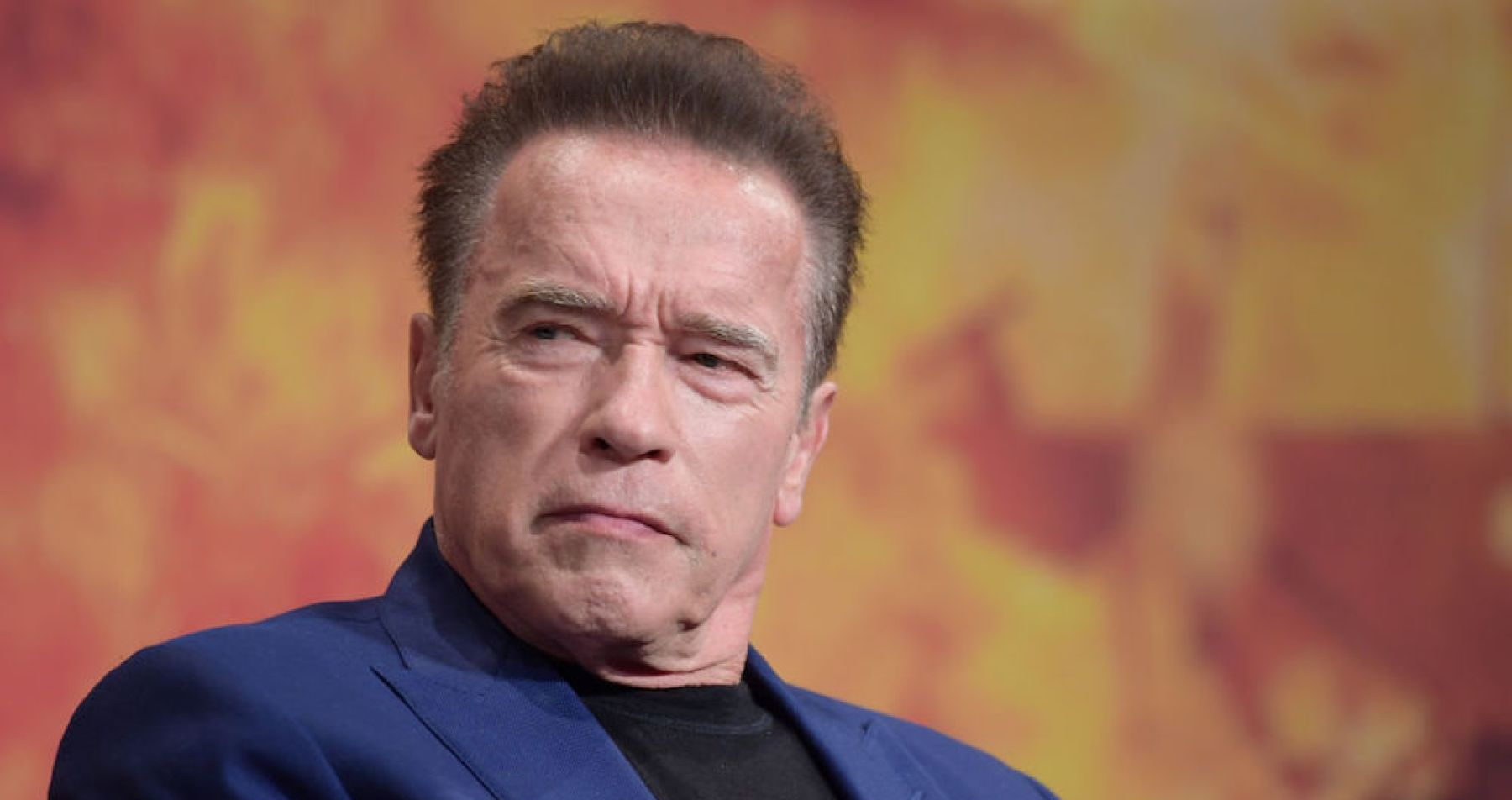 Arnold Schwarzenegger condena la toma del Capitolio utilizando la espada de Conan el Bárbaro