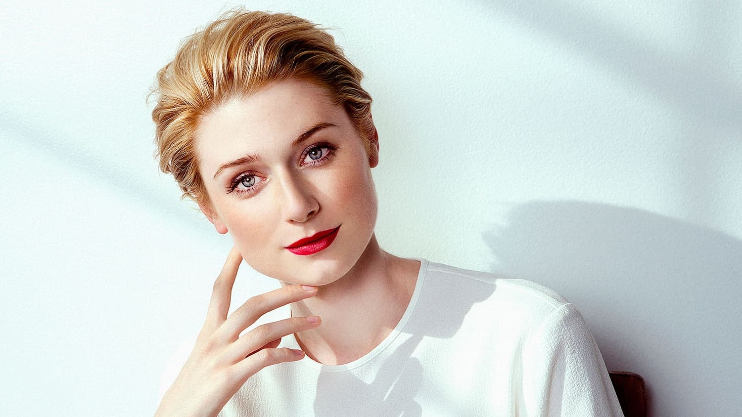 The Crown: Primera imagen de Elizabeth Debicki como la Princesa Diana y Dominic West como  el Príncipe Carlos