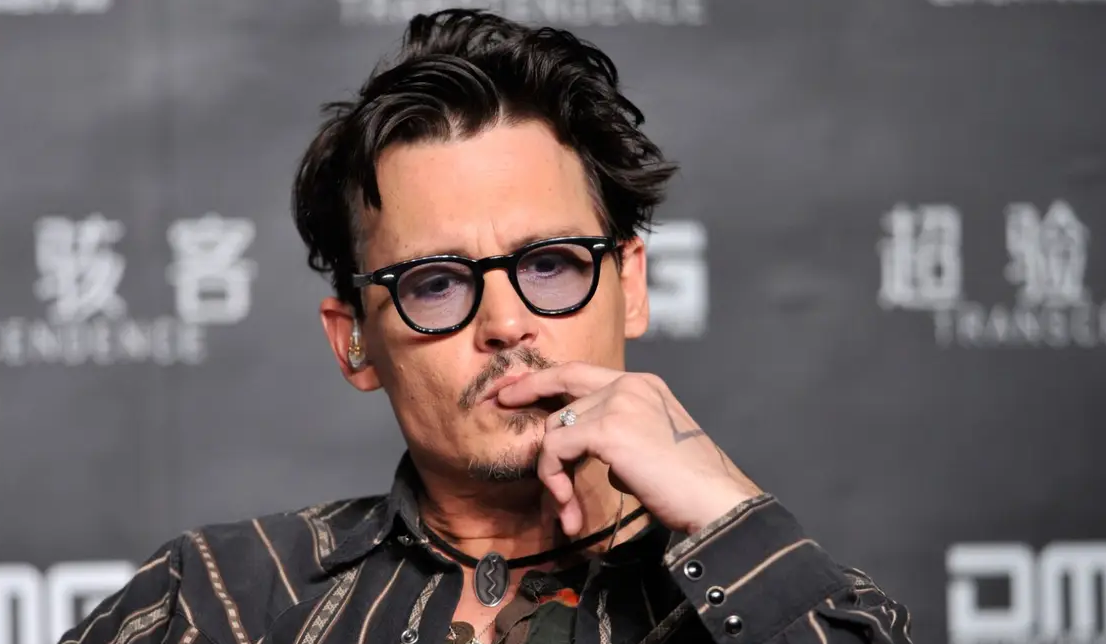 Revelan que Johnny Depp fue abandonado por su madre a los 15, consumía drogas y vivía en un auto