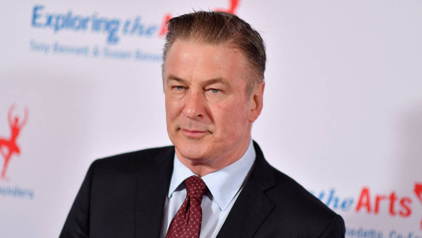 Padre de Halyna Hutchins dice que Alec Baldwin es culpable de la muerte de su hija