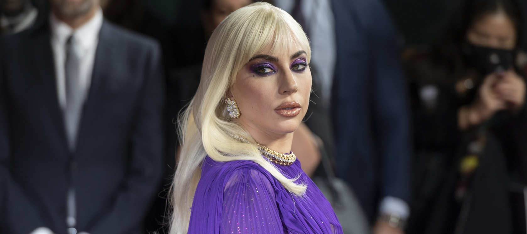 El capitalismo y el patriarcado destruyen a las mujeres: Lady Gaga