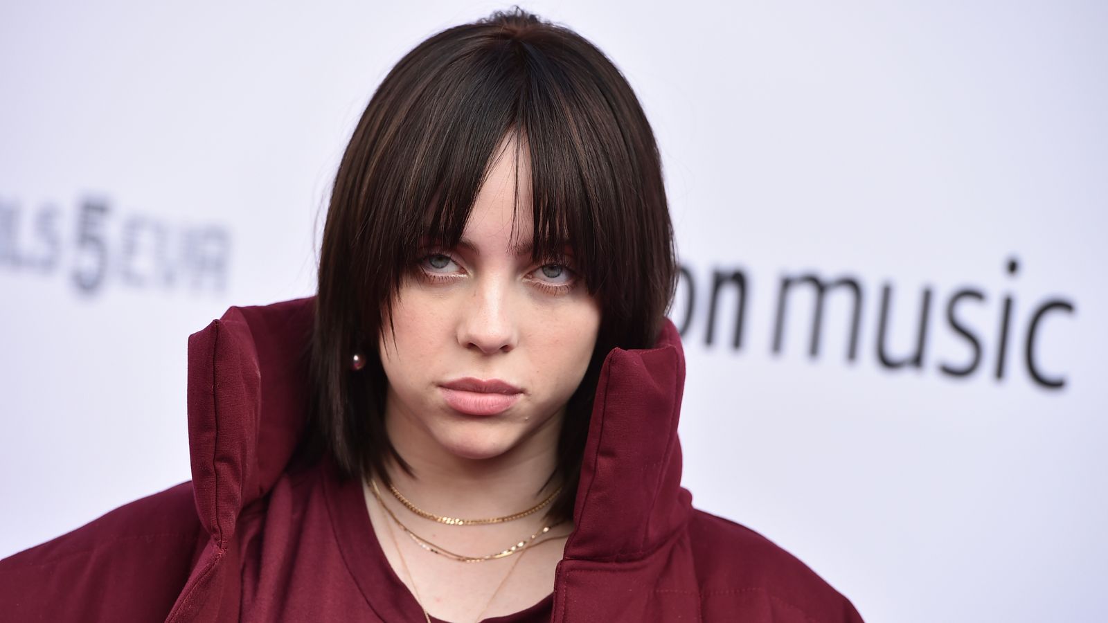 Billie Eilish asegura que estaba nerviosa de conocer a Daniel Craig y quedó fascinada con sus ojos