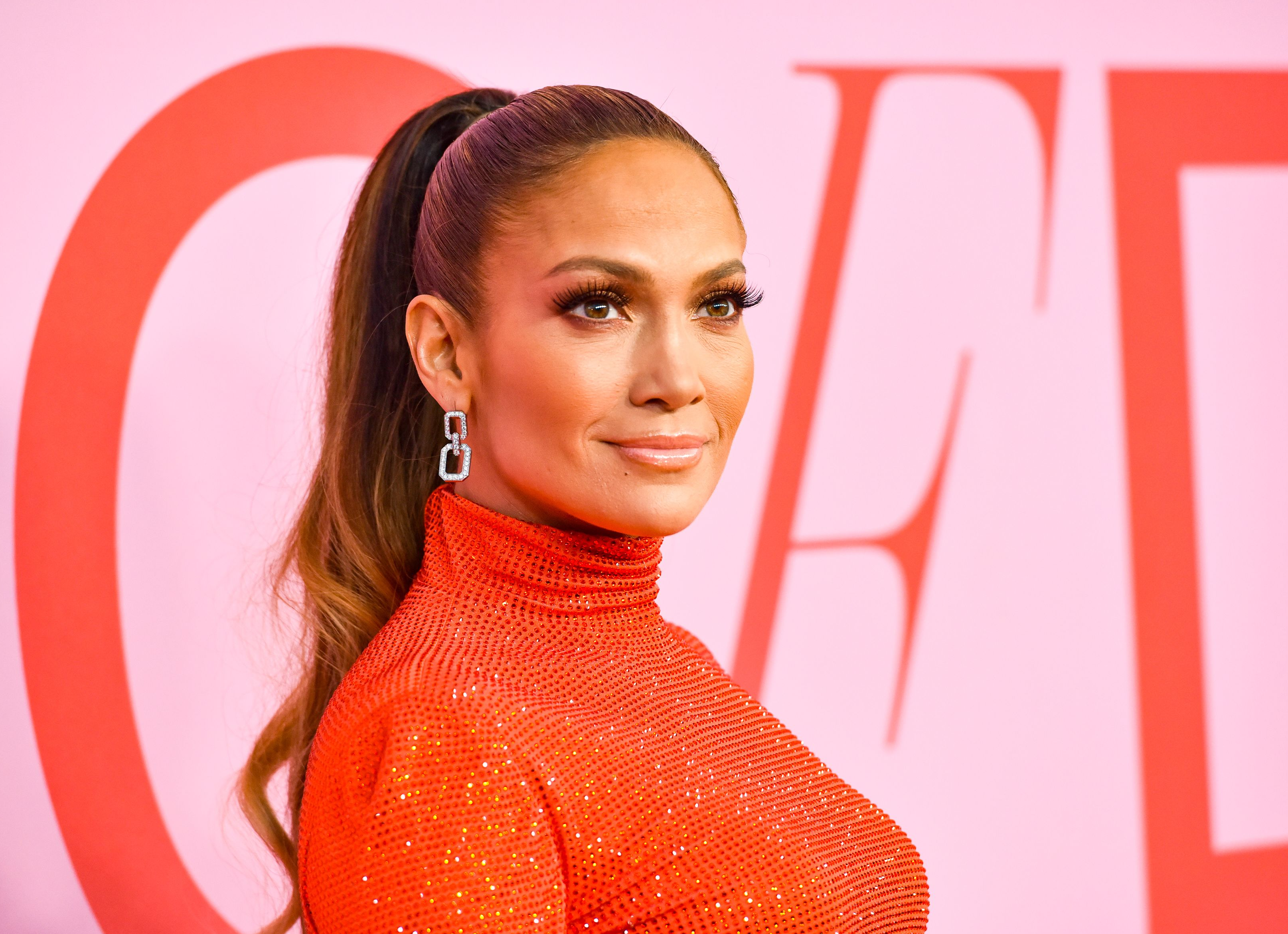 Jennifer Lopez confiesa que se siente excluida de Hollywood por sus raíces latinas